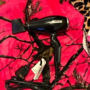 L’ange triomphe Blowdryer